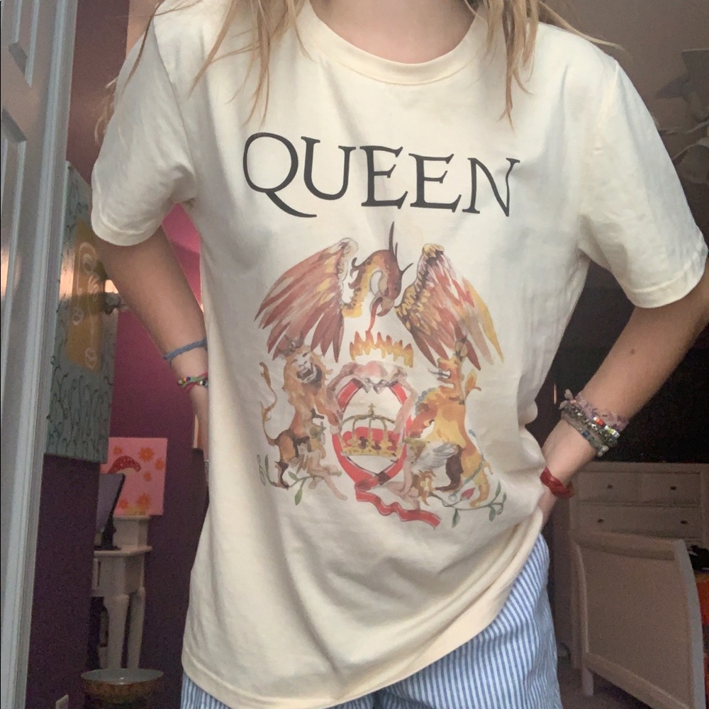 Queen Graphic Tee